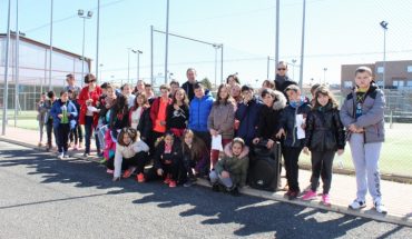 Los más pequeños conocen los edificios e instalaciones municipales de Poblete durante una ruta realizada en inglés