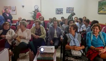 La AECC de Almodóvar del Campo celebró cine-fórum con la película ‘Un monstruo viene a verme’