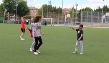 La Escuela Municipal de Fútbol de Alcázar clausuró la temporada 2017-2018 con una jornada de convivencia familiar
