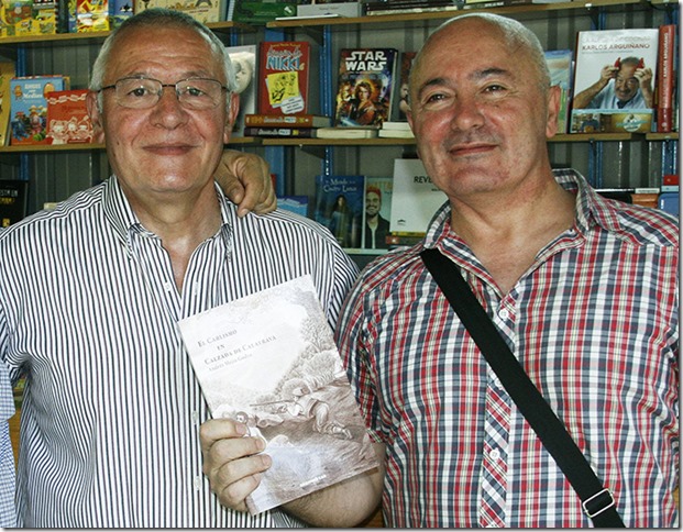 0 El historiador Andrés Mejia (izquierda) a su lado al escritor Miguel Ángel Márquez en la Feria del Libro de Puertollano
