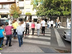 Niños de entre 6 y 12 años, y jóvenes de entre 12 y 16 años, todos alumnos del Colegio  Salesianos de Puertollano patrullando por Puertollano