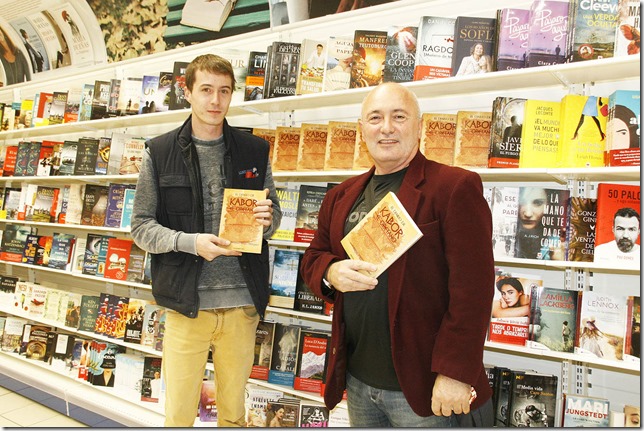 0 David V&aacute;zquez y Miguel &Aacute;ngel M&aacute;rquez posando para los medios de comunicaci&oacute;n