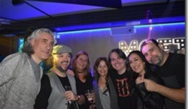 El escritor Javier Márquez participó junto a su banda ‘Chris Alan y los Troublues’ en una deslumbrante tarde en el Pub Moett de Puertollano