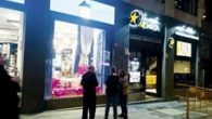 El tradicional Belén del Alfar Arias se encuentra expuesto en el escaparate de la Oficina de Promoción Turística de Castilla La Mancha en la Gran Vía de Madrid