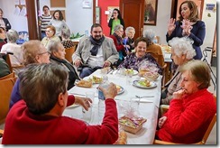 Monroy y Gijón, durante la visita a usuarios del Servicio de Estancias Diurnas (1)