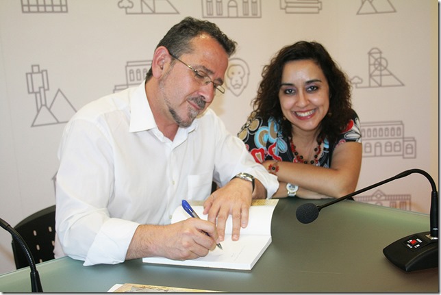 Luis D&iacute;az-Cacho junto a Elisabeth Porrero