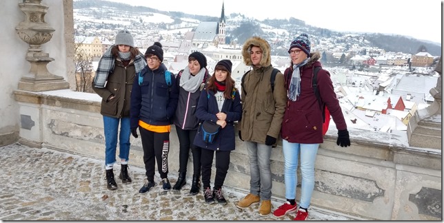 Česk&yacute; Krumlov, que bajo la nieve parec&iacute;a sacada de un cuento
