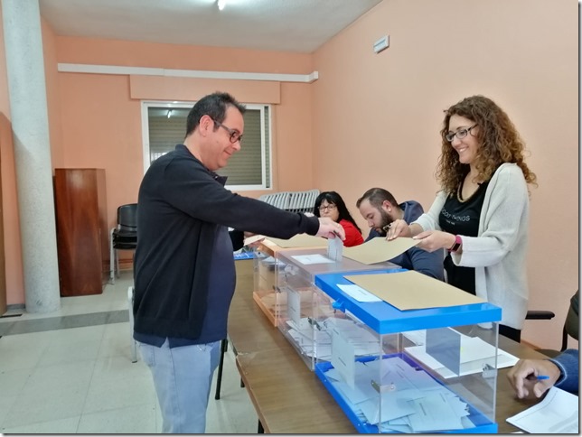 Juan Ramón Crepso votando