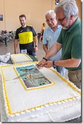 Sánchez Ciudad, dando corte a la tarta que puso la guinda al acto