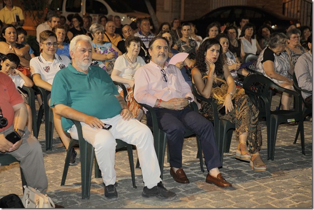 El editor Julio Criado, el alcalde de Aldea del Rey, Jos&eacute; Luis Villanueva y la alcaldesa de Calzada de Calatrava, Gema Garc&iacute;a R&iacute;os