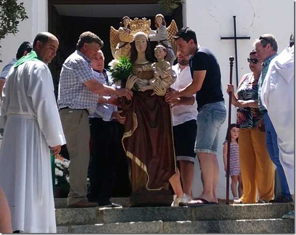 Procesión en honor a la patrona de Mirones la Virgen de los Ángeles