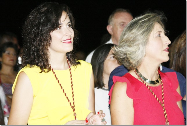 La alcaldesa Gema García Ríos junto a la concejala de Festejos Ángela Ruiz Espinosa durante la celebración del Pregón