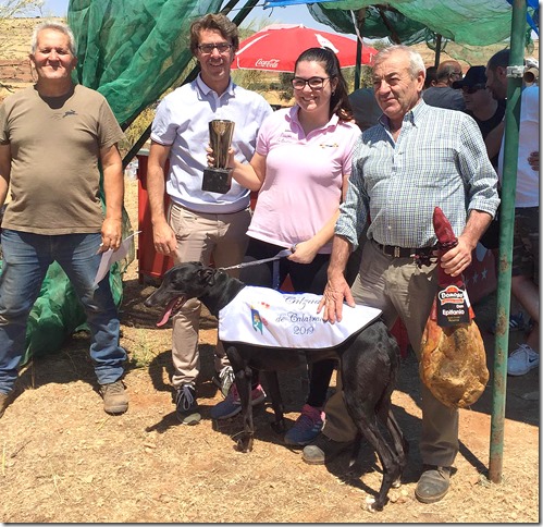 Ramón Fernández Espinosa fue el encargado de la entrega de trofeos en el Concurso Nacional de Galgos