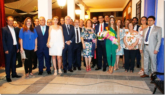 Autoridades e invitados a la inauguraci&oacute;n de fiestas
