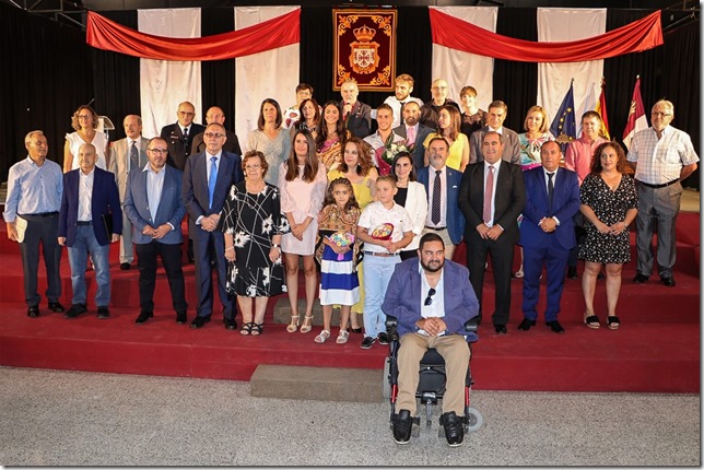 Fotograf&iacute;a con todos los protagonistas de la noche inaugural