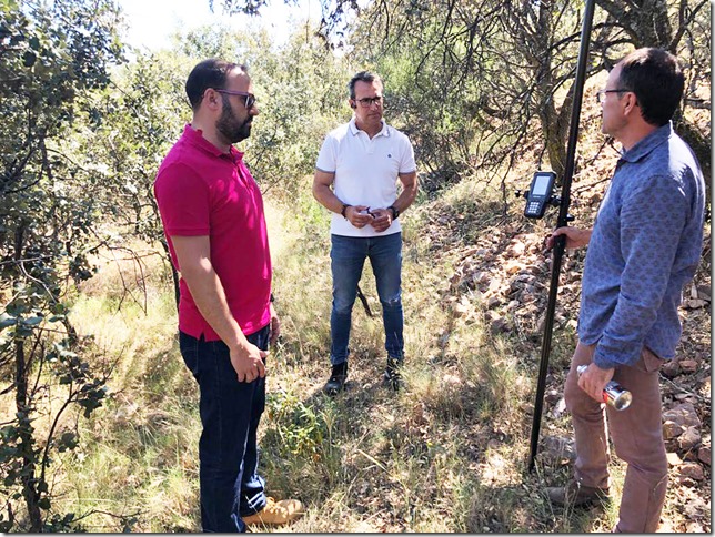 Jesús Ruiz durante los trabajos topográficos que se llevaron a cabo para el deslinde