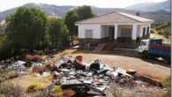El Ayuntamiento de Calzada de Calatrava clausura y limpia un vertedero ilegal en la pedanía de Huertezuelas y realiza una ampliación de nichos en su cementerio