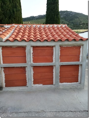 imagen de los nichos recientemente construidos en Huertezuelas