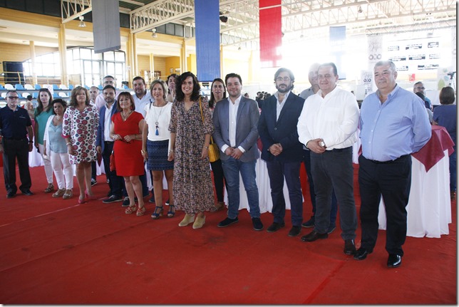 Gema García Ríos en el centro junto a David Triguero y resto de autoridades presentes en la inauguración de los Sabores del Quijote en Calzada