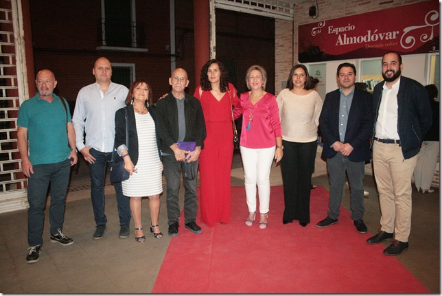 Recibimiento de autoridades a la llegada al Centro Cultural Rafael Serrano en Calzada de Calatrava