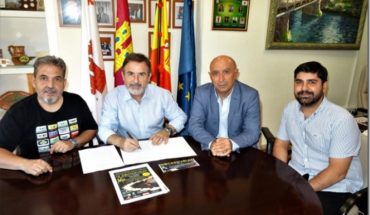 El Ayuntamiento de Aldea Del Rey y el restaurante Villa Isabelica firman un convenio para la celebración de ‘La Noche de las Velas’ en el Castillo de Calatrava la Nueva