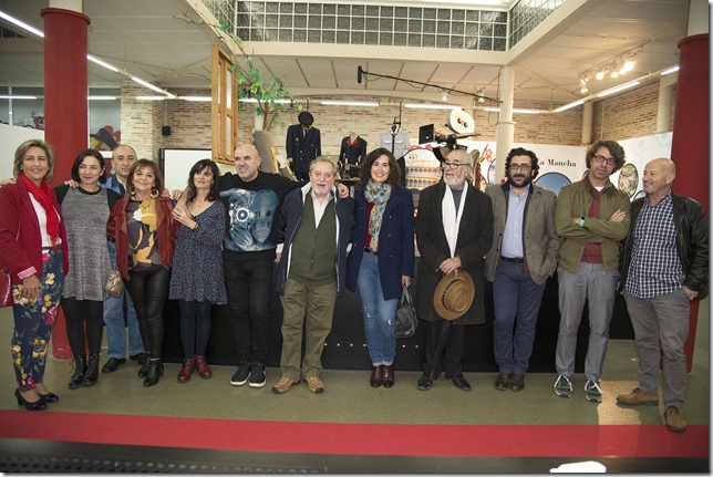 Manuel Galiana y los actores de 'Baile de huesos' intercambiaron opiniones con autoridades y organizadores del Festival de Calzada de Calatrava