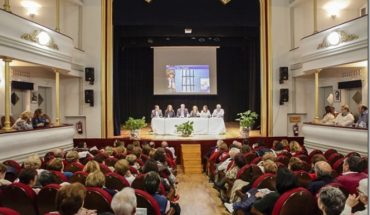 Aurora Rey Aragón recibe el cariño más íntimo de sus paisanos durante la presentación de su primera novela