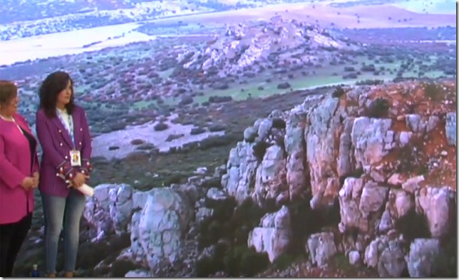 Un momento durante la proyecci&oacute;n del v&iacute;deo promocional del proyecto tur&iacute;stico de Calzada de Calatrava