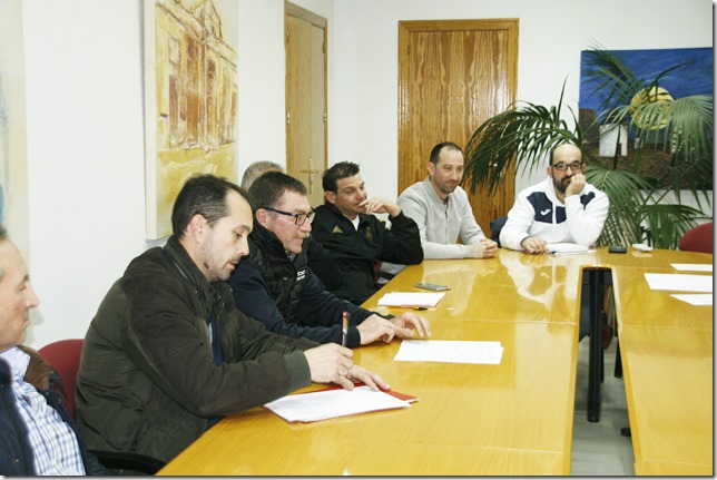 El Presidente de la nueva coordinadora Luis Salvador Fern&aacute;ndez Torres, firmando los estatutos