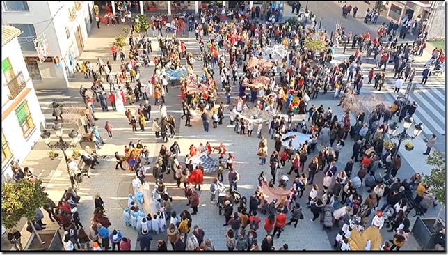 Fieles a la tradición no puede faltar el Manteo del Pelele en Calzada de Calatrava