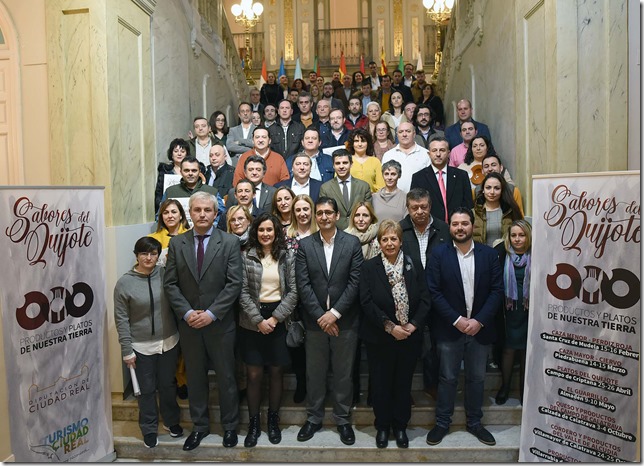 Imagen de familia durante la presentación de la feria en la Diputación