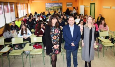 «El arte de crear Europa» inicia en el IES Juan de Távora de Puertollano un ciclo de charlas con jóvenes de la región