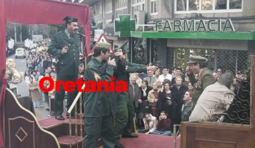 La Peña Mascarada de Corral de Calatrava conmemoró los primeros 25 años de democracia en los carnavales de 2003