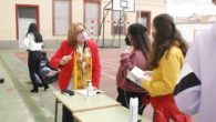 Aurora Rey mantiene un encuentro literario con los alumnos del Colegio Maestro Ávila y Santa Teresa de Almodóvar del Campo