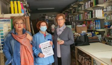 Una pequeña tienda de barrio dona parte de su recaudación del mes de octubre a la AECC de Argamasilla de Calatrava