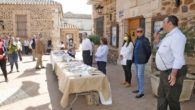 Granátula de Calatrava crea un rincón literario en la Plaza de la Constitución con una biblioteca exterior
