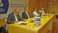 La Feria del Libro de Puertollano acoge “Ceuta Bella” de la mano de Isabel Villalta en la caseta del Grupo Oretania