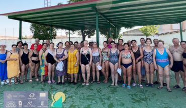 Aldea del Rey celebra el Día de los Abuelos con una jornada intergeneracional en la piscina municipal