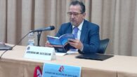 El Ateneo Cultural de Alcázar de San Juan acogió, en su ciclo “El autor y su obra”, al poeta Luis Díaz-Cacho Campillo con su poemario “Vivir cada día”