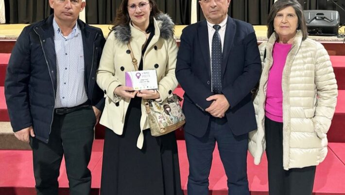 El ayuntamiento de Aldea del Rey felicita a Anabel Hernández Félix tras ser galardonada en los Premios Violetas que otorga el ayuntamiento de Argamasilla de Calatrava