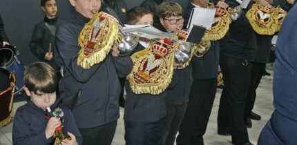 El III Encuentro de Bandas de Cornetas y Tambores “Aldea Cofrade” de Aldea del Rey da el pistoletazo de salida a la Semana Santa aldeana