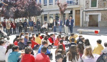 Entrañable bautizo del Banco Literario 2024 de Luis Alañón Flox en Aldea del Rey