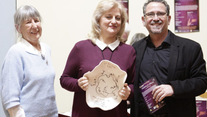 Homenajes a los Poetas del Barro: María Gracia Arias y Ángel Leal la alquimia entre palabra y materia